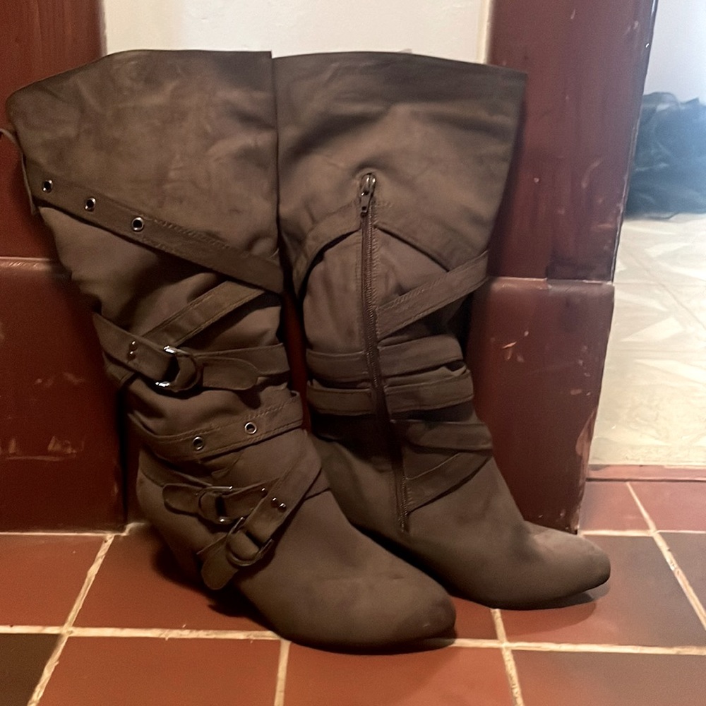 Brown buckled boots